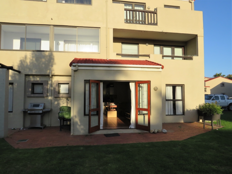 To Let 2 Bedroom Property for Rent in Greenways Golf Estate Western Cape